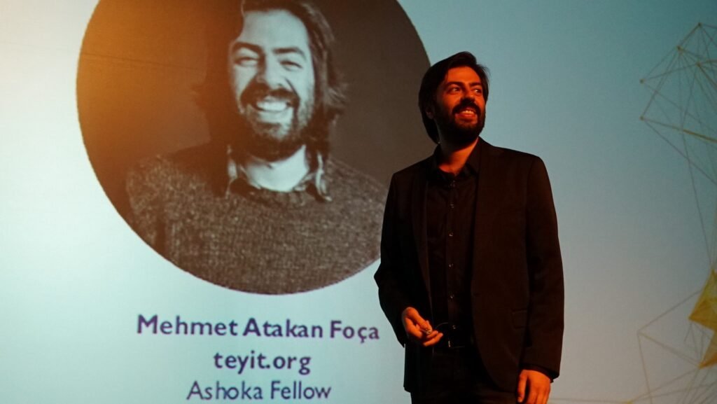 Sosyal girişimcilik ağı Ashoka Türkiye, şimdi doğru bilgiyi arayanlara destek veriyor!