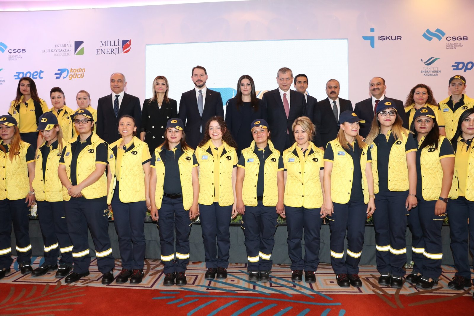 Her OPET İstasyonuna En Az İki Kadın Çalışan