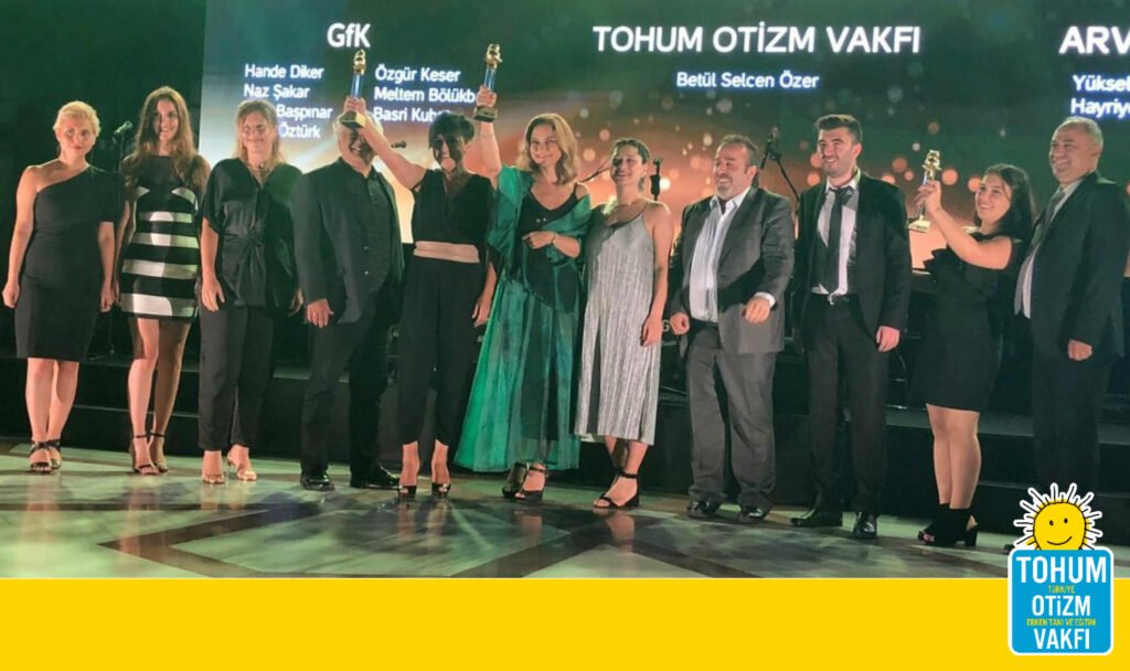 Tohum Otizm Vakfı’na “Altın Sosyal Baykuş” ödülü