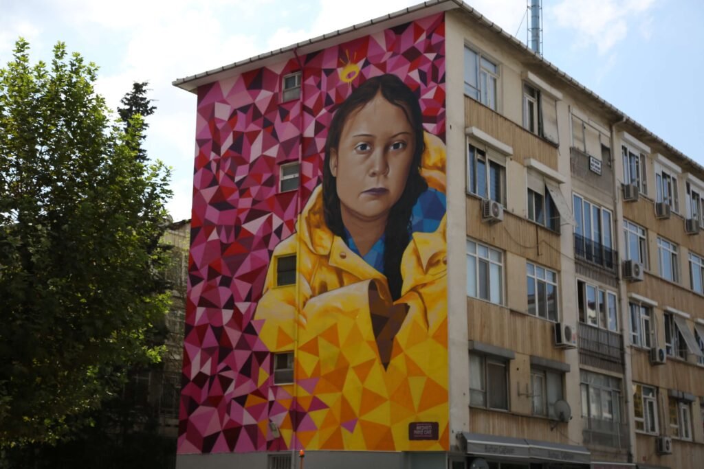 16 Yaşındaki İklim Aktivisti Greta Thunberg Kadıköy Duvarlarında