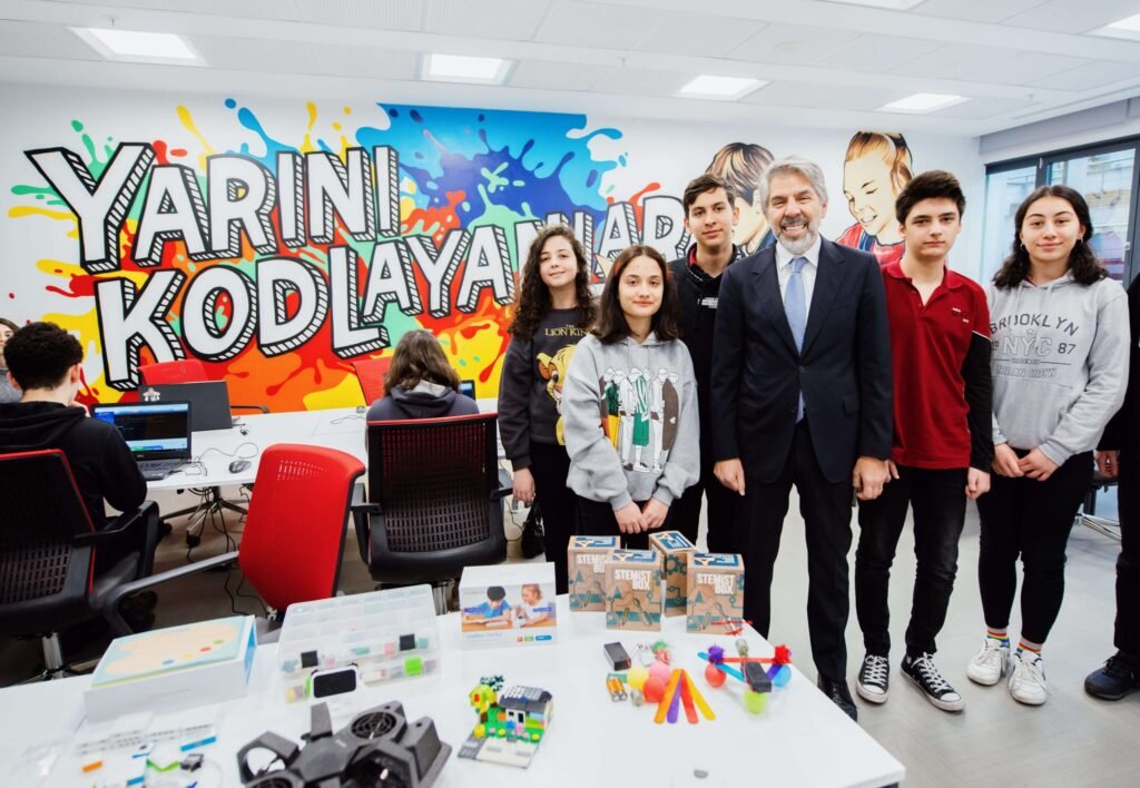 Türkiye Vodafone Vakfı Gençlere Yapay Zeka Eğitimi Verecek