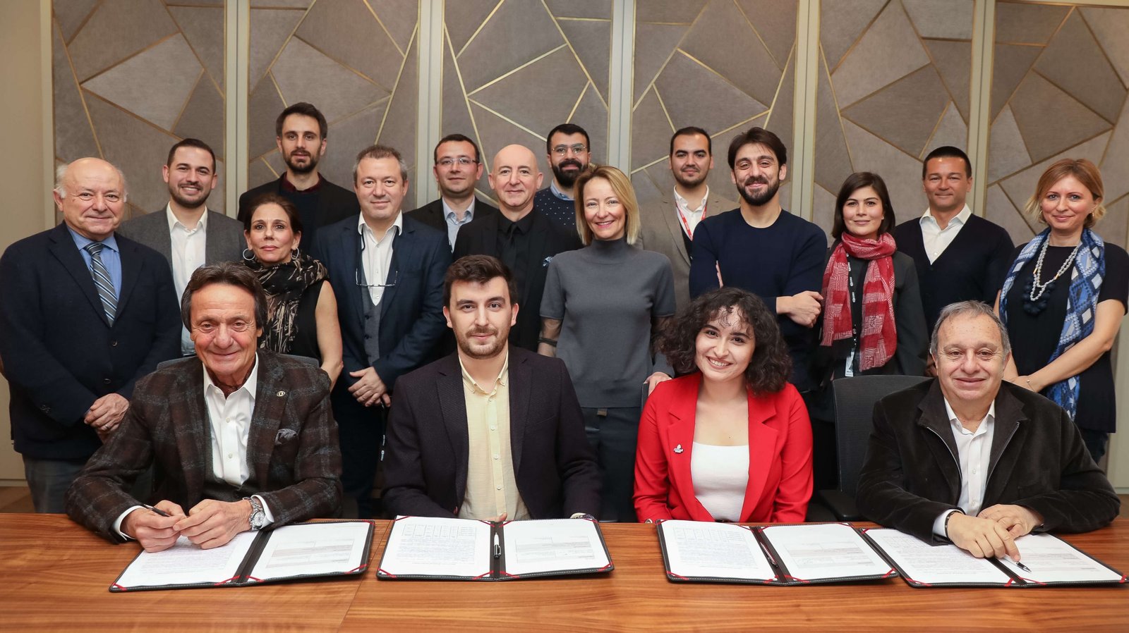 Zorlu Holding'den Yatırım Alan Parlak Fikirler Belli Oldu