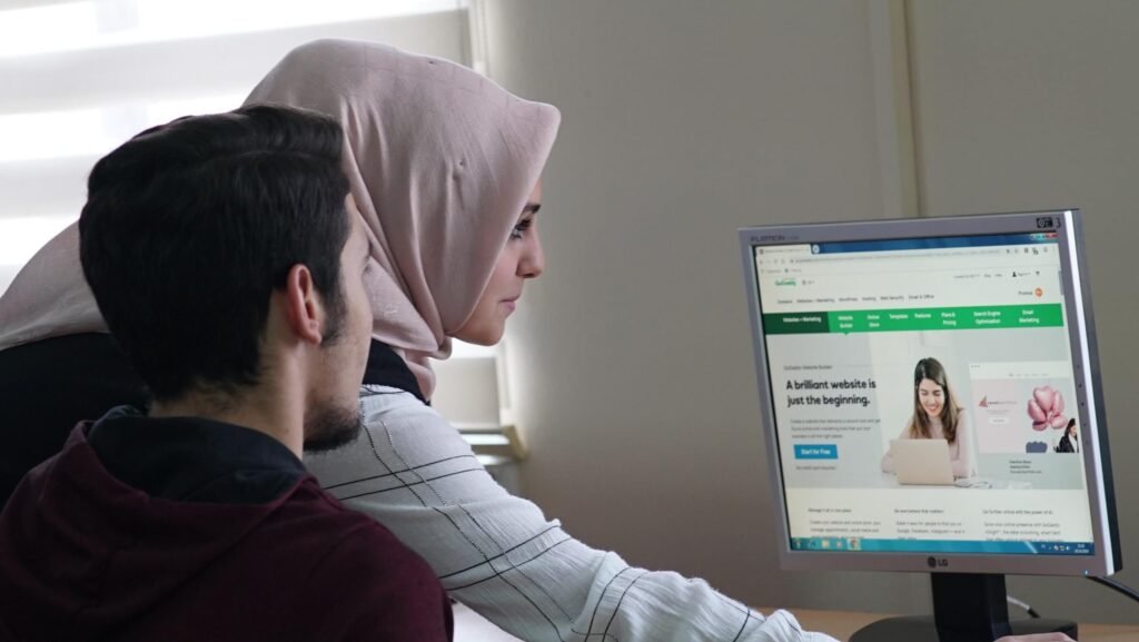 GoDaddy ve Habitat Derneği, ‘Dijital Ben’ projesi ile yaklaşık 1.000 küçük işletme sahibi ve girişimciye ulaştı