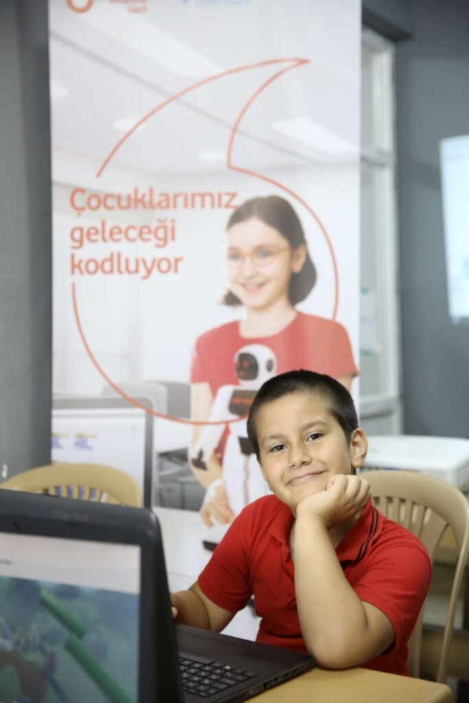 “Yarını Kodlayanlar" Projesinde 10 Bin Çocuğa Online Eğitim Verilecek