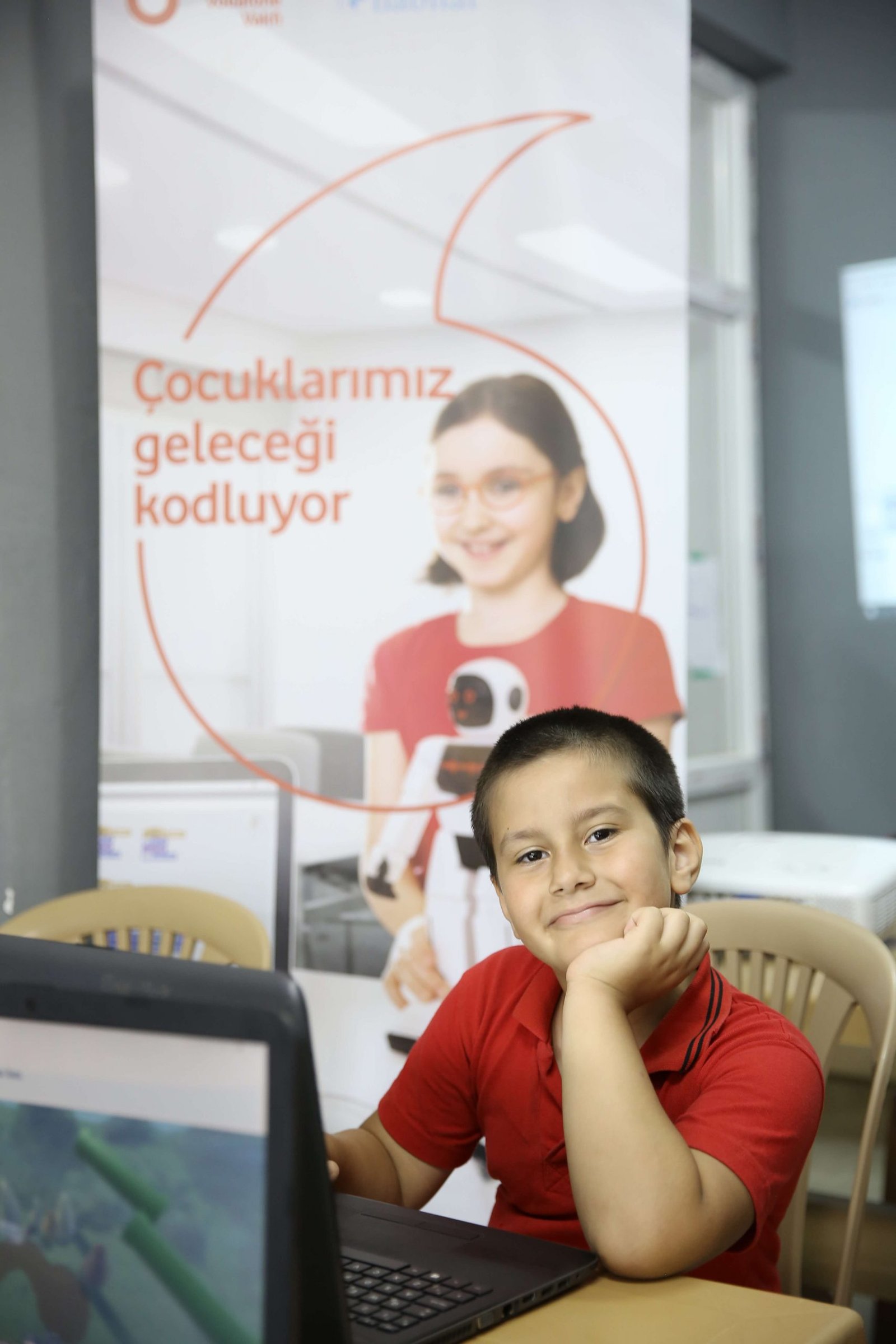 “Yarını Kodlayanlar" Projesinde 10 Bin Çocuğa Online Eğitim Verilecek