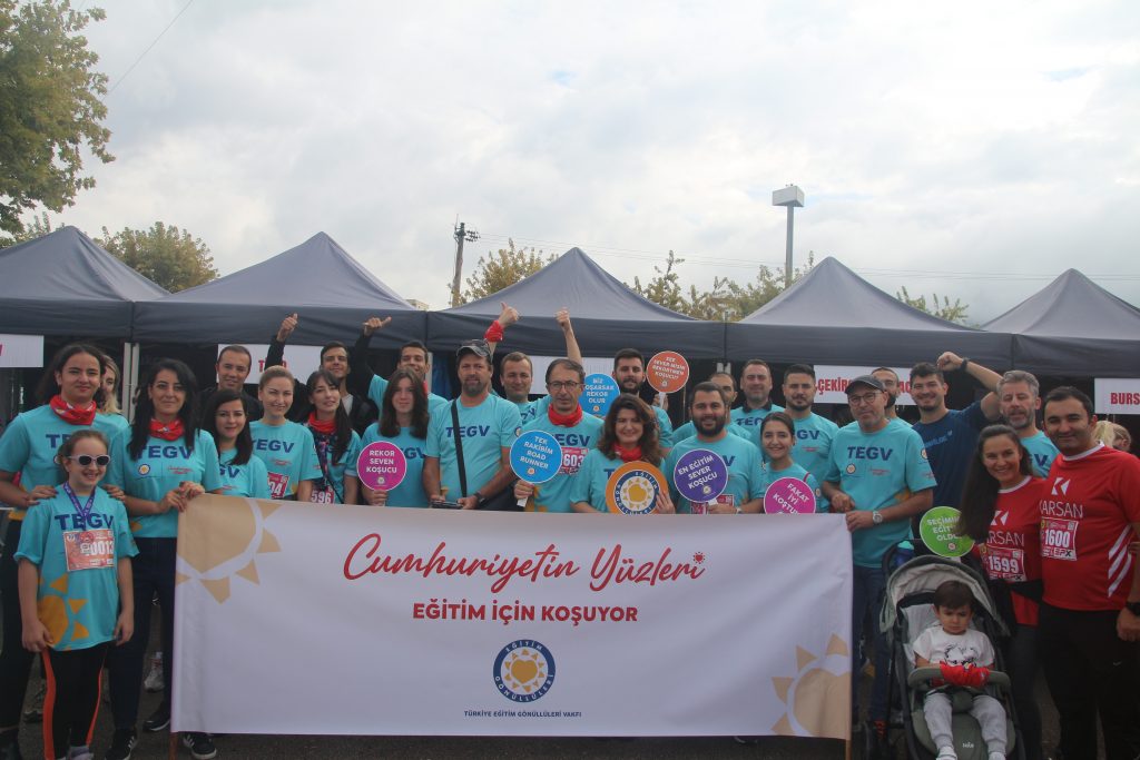 TEGV “Cumhuriyetin Yüzleri Eğitim için Koşuyor” kampanyası ile Bursalı çocukların eğitimlerine destek oluyor