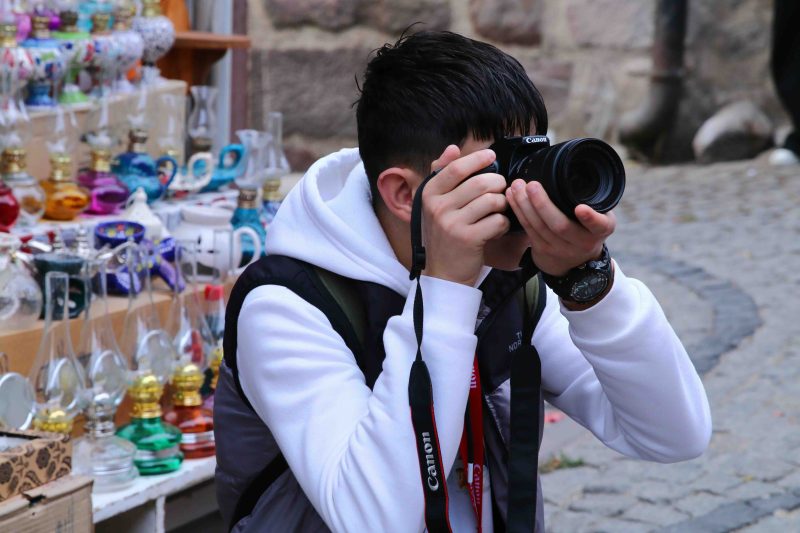 Canon Gençlik Programı (Young People Programme) TOÇEV iş birliğiyle bu yıl da Mardin’deki genç yeteneklerle buluşuyor