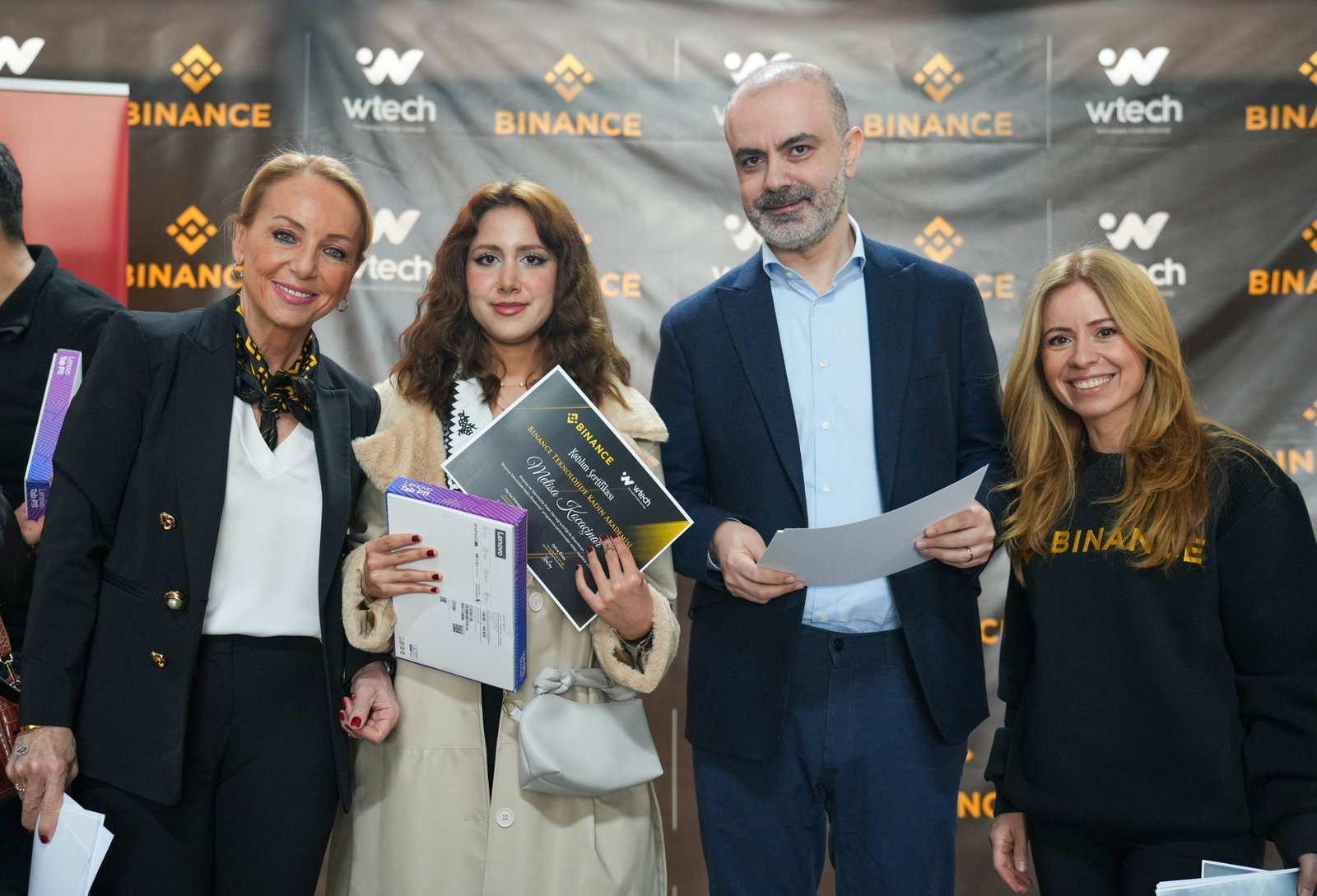 Binance ve Teknolojide Kadın Derneği, "Binance Teknolojide Kadın Akademisi"ni Deprem Bölgesine Taşıdı