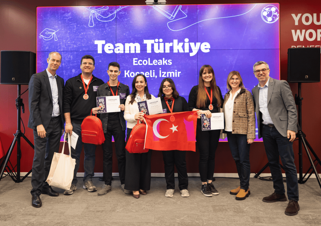 Vodafone Vakfı’nın Global Hackathonu’nu Kazananlara Bükreş’te Ödülleri Verildi