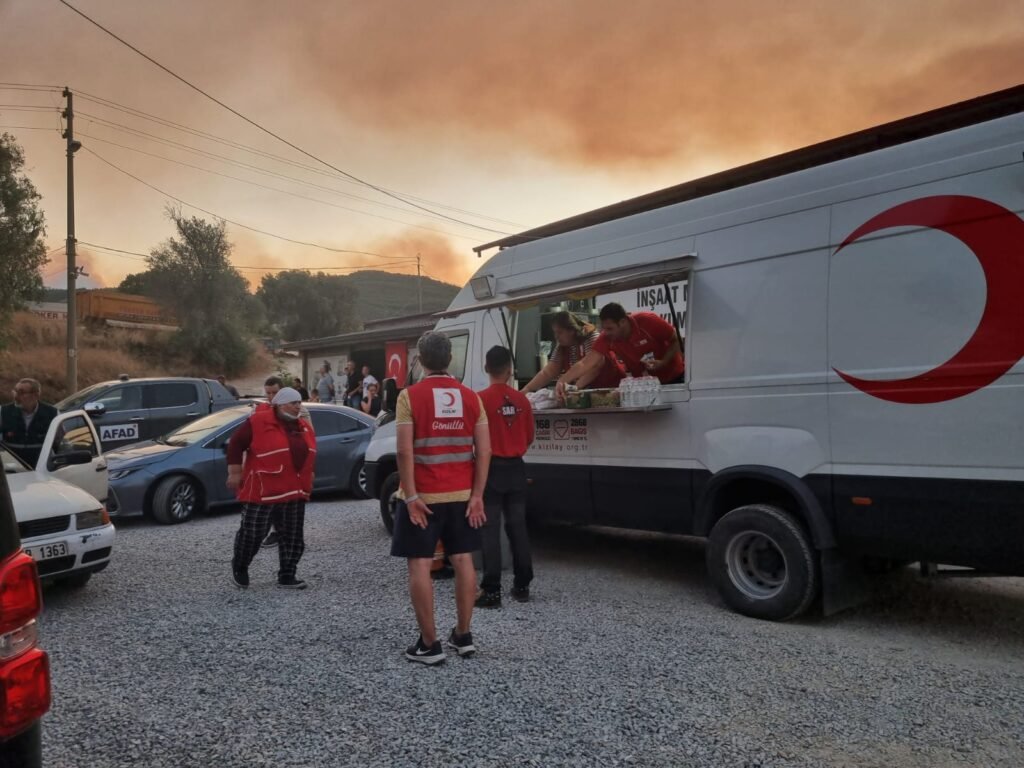 Türk Kızılay’ın Orman Yangınlarıyla Mücadeleye Desteği Sürüyor